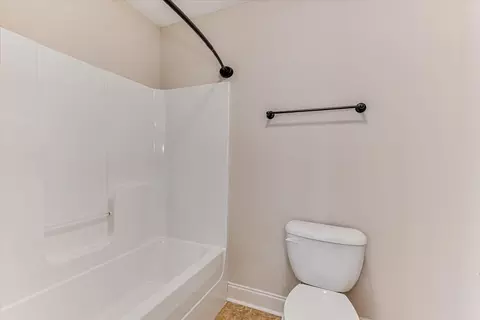 Bath - 514 Hardwick Ct, Evans, GA 30809 photo 8 of 9