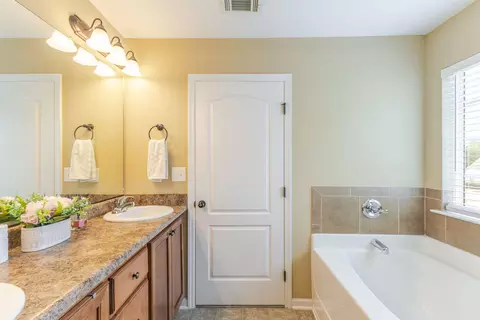 Bath - 816 Oshields Ct, Augusta, GA 30907 photo 5 of 5