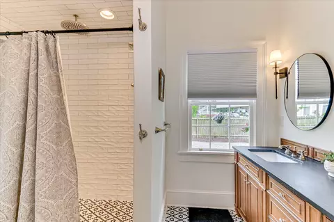 Bath - 416 3rd St, Augusta, GA 30901 photo 3 of 6
