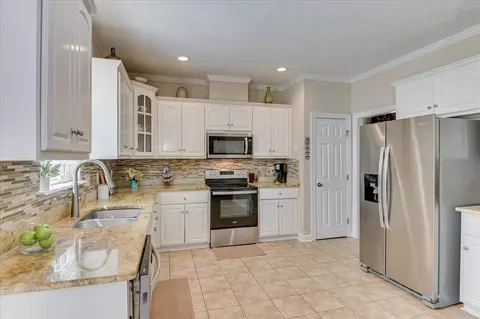 Kitchen - 1007 Dorset Ln, Evans, GA 30809 photo 3 of 3