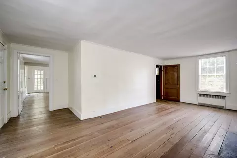 Living - 3012 Walton Way, Augusta, GA 30909 photo 2 of 4