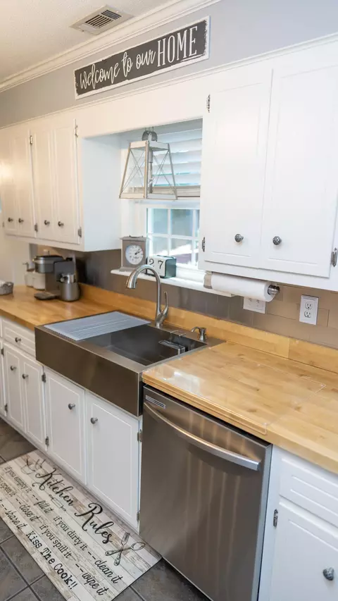 Kitchen - 894 E Riders Way, Evans, GA 30809 photo 1 of 4