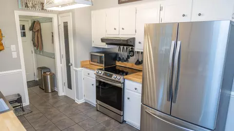 Kitchen - 894 E Riders Way, Evans, GA 30809 photo 2 of 4