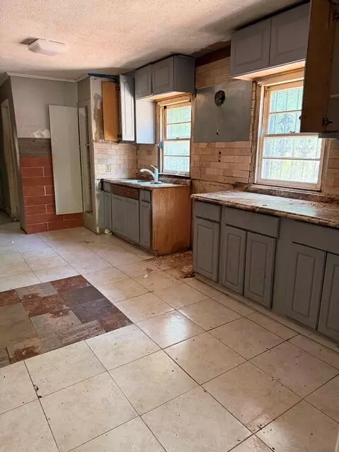 Kitchen - 2020 1st Ave, Augusta, GA 30901 photo 1 of 1