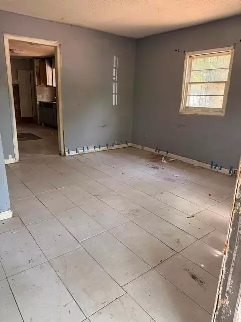 Living - 2020 1st Ave, Augusta, GA 30901 photo 1 of 1