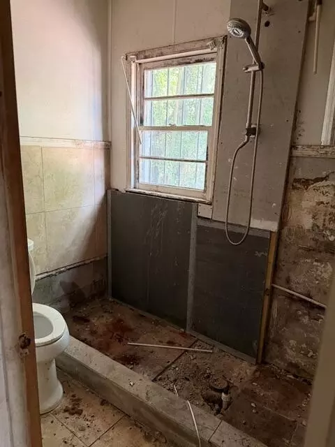 Bath - 2020 1st Ave, Augusta, GA 30901 photo 2 of 2