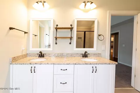 Bath - 5411 Copse Dr, Augusta, GA 30909 photo 2 of 6