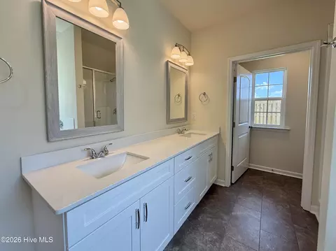 Bath - 3056 Brems Dr, Augusta, GA 30909 photo 2 of 4