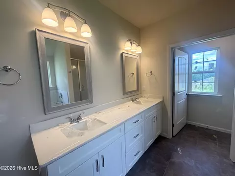 Bath - 3056 Brems Dr, Augusta, GA 30909 photo 2 of 5