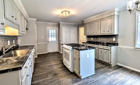 Kitchen - 159 Moss Creek Dr, Augusta, GA 30907 photo 8 of 10