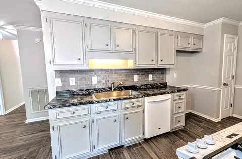 Kitchen - 159 Moss Creek Dr, Augusta, GA 30907 photo 9 of 10