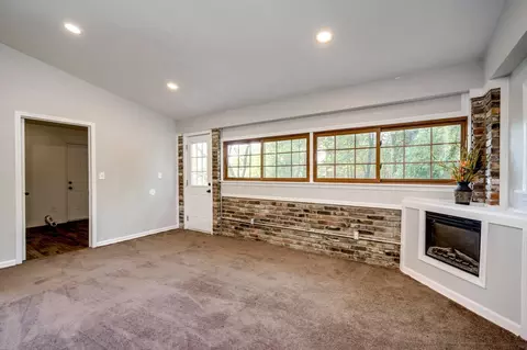 Living - 2012 Colony Park Rd, Augusta, GA 30909 photo 3 of 5