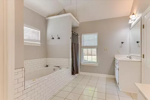 Bath - 1162 Oakton Trl, Evans, GA 30809 photo 3 of 7