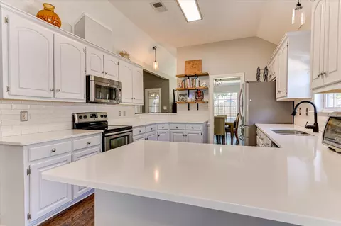Kitchen - 1162 Oakton Trl, Evans, GA 30809 photo 5 of 6