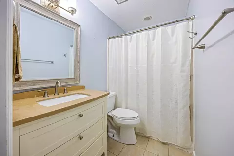 Bath - 3207 W Wimbledon Dr, Augusta, GA 30909 photo 2 of 3