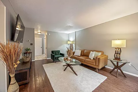 Living - 3207 W Wimbledon Dr, Augusta, GA 30909 photo 2 of 3