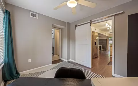 Entry Way - 3207 W Wimbledon Dr, Augusta, GA 30909 photo 7 of 9