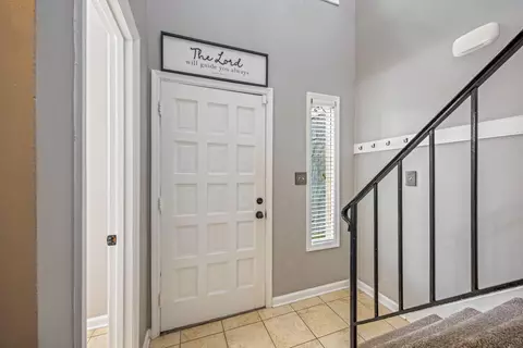 Entry Way - 3207 W Wimbledon Dr, Augusta, GA 30909 photo 3 of 9