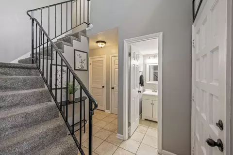 Entry Way - 3207 W Wimbledon Dr, Augusta, GA 30909 photo 4 of 9