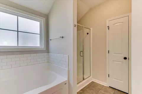 Bath - 894 Goodale Dr, Augusta, GA 30909 photo 3 of 6