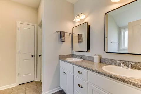 Bath - 894 Goodale Dr, Augusta, GA 30909 photo 1 of 6