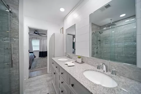 Bath - 813 Mitchell St, Augusta, GA 30907 photo 4 of 5