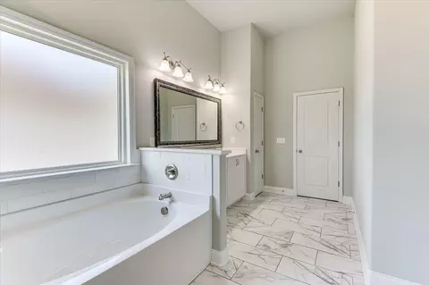 Bath - 1882 Preservation Cir, Evans, GA 30809 photo 4 of 7