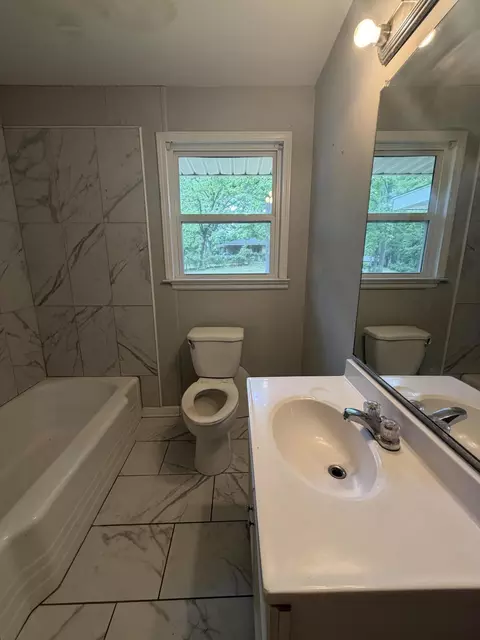 Bath - 731 Hillcrest Dr, Thomson, GA 30824 photo 2 of 2