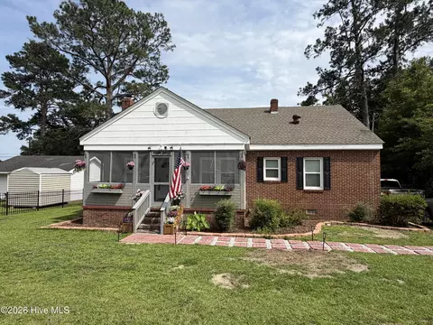 Exterior - 225 Gordon St, Thomson, GA 30824 photo 2 of 5