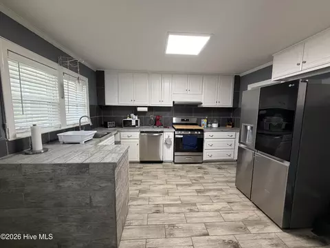 Kitchen - 225 Gordon St, Thomson, GA 30824 photo 2 of 3