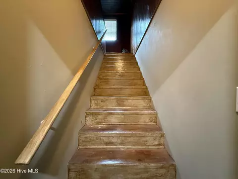 Entry Way - 225 Gordon St, Thomson, GA 30824 photo 4 of 4