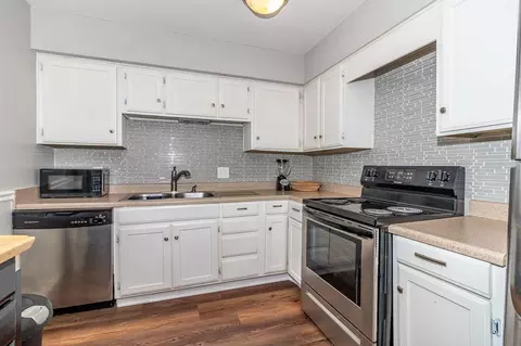 Kitchen - 856 Wimbledon Dr, Augusta, GA 30909 photo 2 of 3
