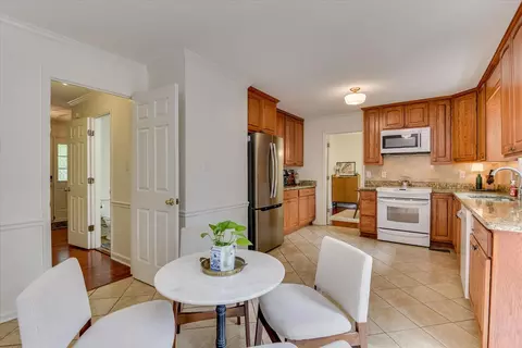 Kitchen - 128 Sugar Maple Ln, Martinez, GA 30907 photo 5 of 5