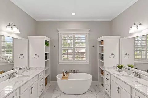 Bath - 4304 Sabal Dr, Evans, GA 30809 photo 6 of 11