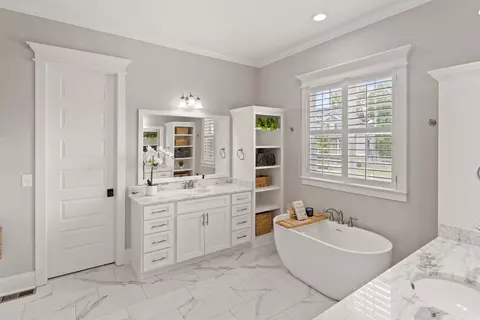 Bath - 4304 Sabal Dr, Evans, GA 30809 photo 1 of 11