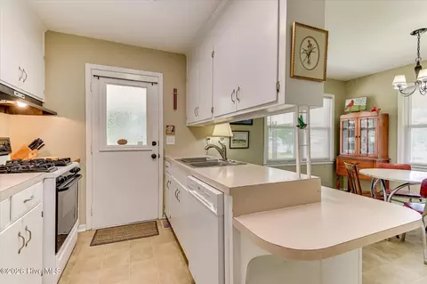 Kitchen - 3320 Emerson Dr, Augusta, GA 30906 photo 4 of 8