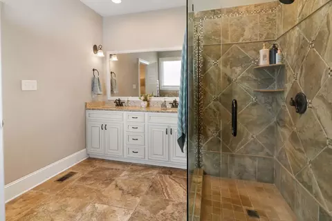 Bath - 314 Kirkwood Dr, Evans, GA 30809 photo 4 of 10