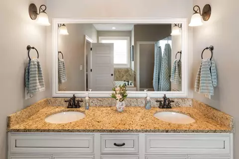 Bath - 314 Kirkwood Dr, Evans, GA 30809 photo 2 of 10