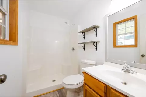 Bath - 124 Dawnview Cir, Murphy, NC 28906 photo 2 of 2