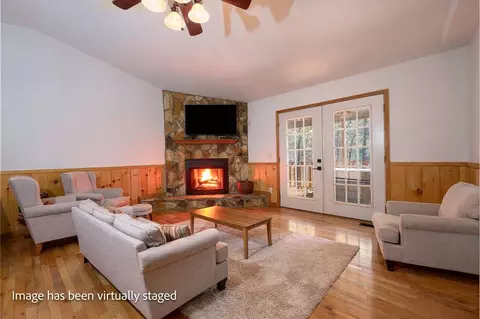 Living - 124 Dawnview Cir, Murphy, NC 28906 photo 3 of 5