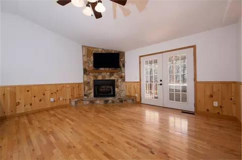 Living - 124 Dawnview Cir, Murphy, NC 28906 photo 4 of 5