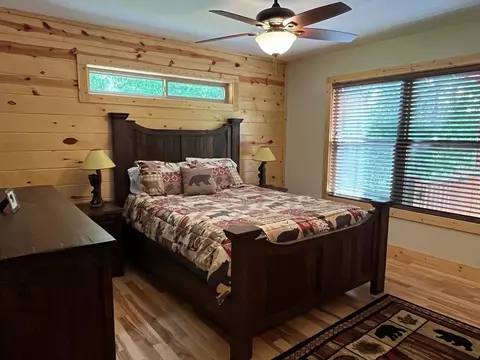 Bedroom - 465 Confederate Cir, Murphy, NC 28906 photo 1 of 9