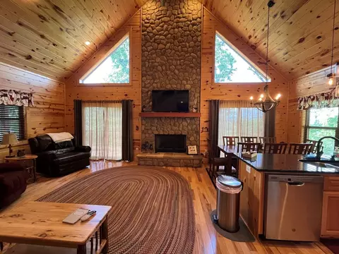 Living - 465 Confederate Cir, Murphy, NC 28906 photo 1 of 7