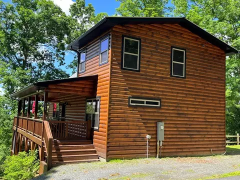Exterior - 465 Confederate Cir, Murphy, NC 28906 photo 3 of 10