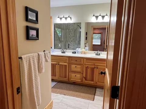 Bath - 465 Confederate Cir, Murphy, NC 28906 photo 3 of 7