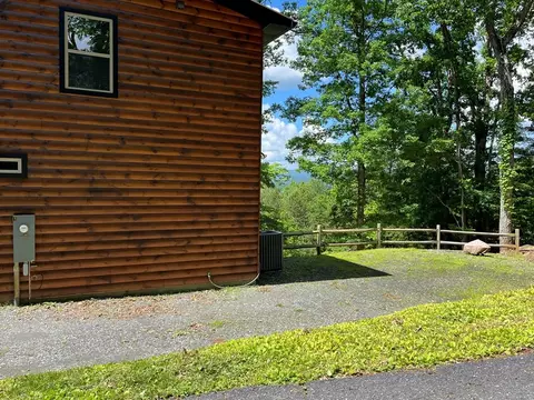 Exterior - 465 Confederate Cir, Murphy, NC 28906 photo 4 of 10