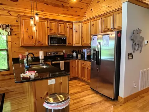 Kitchen - 465 Confederate Cir, Murphy, NC 28906 photo 2 of 3