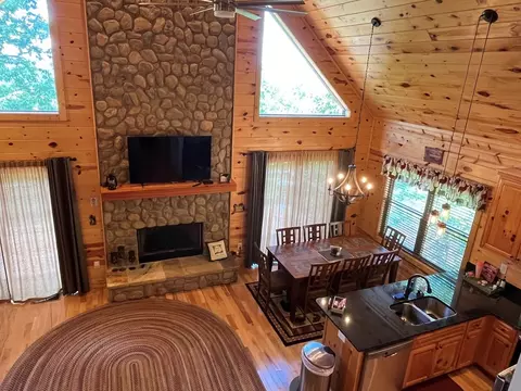 Dining - 465 Confederate Cir, Murphy, NC 28906 photo 3 of 3