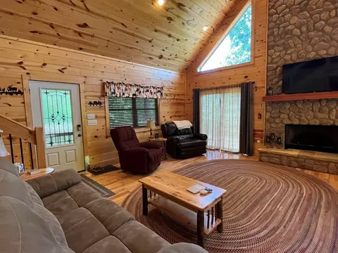 Living - 465 Confederate Cir, Murphy, NC 28906 photo 2 of 7