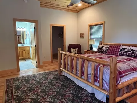 Bedroom - 465 Confederate Cir, Murphy, NC 28906 photo 6 of 9